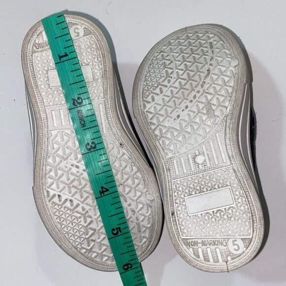 Marvel Spider-Man Red and Black Sneakers Kids Size 5 Shoes - Picture 8 of 11